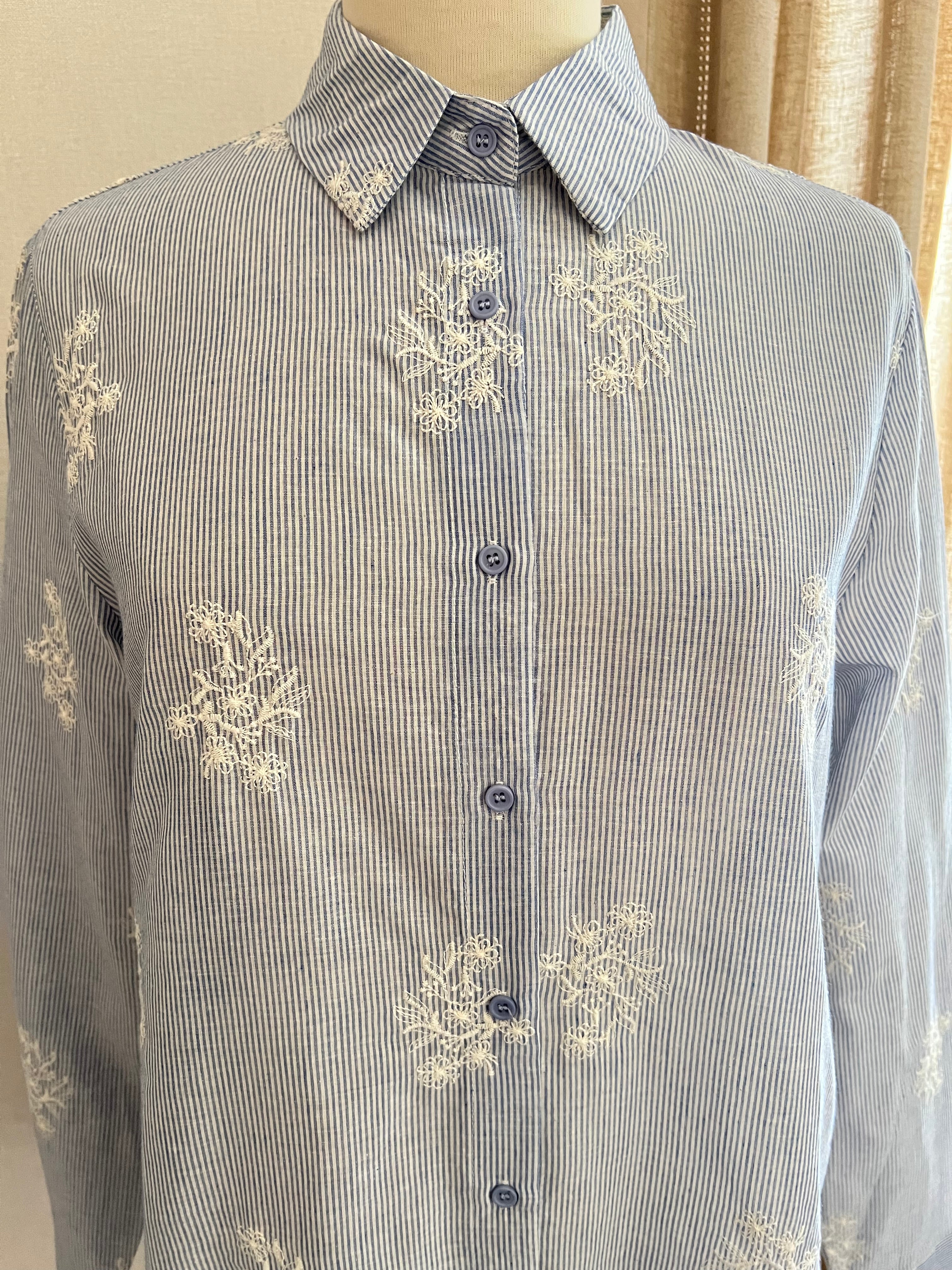 Blouse Agathe rayée coton – look casual chic détail col et boutons | Coka Collection