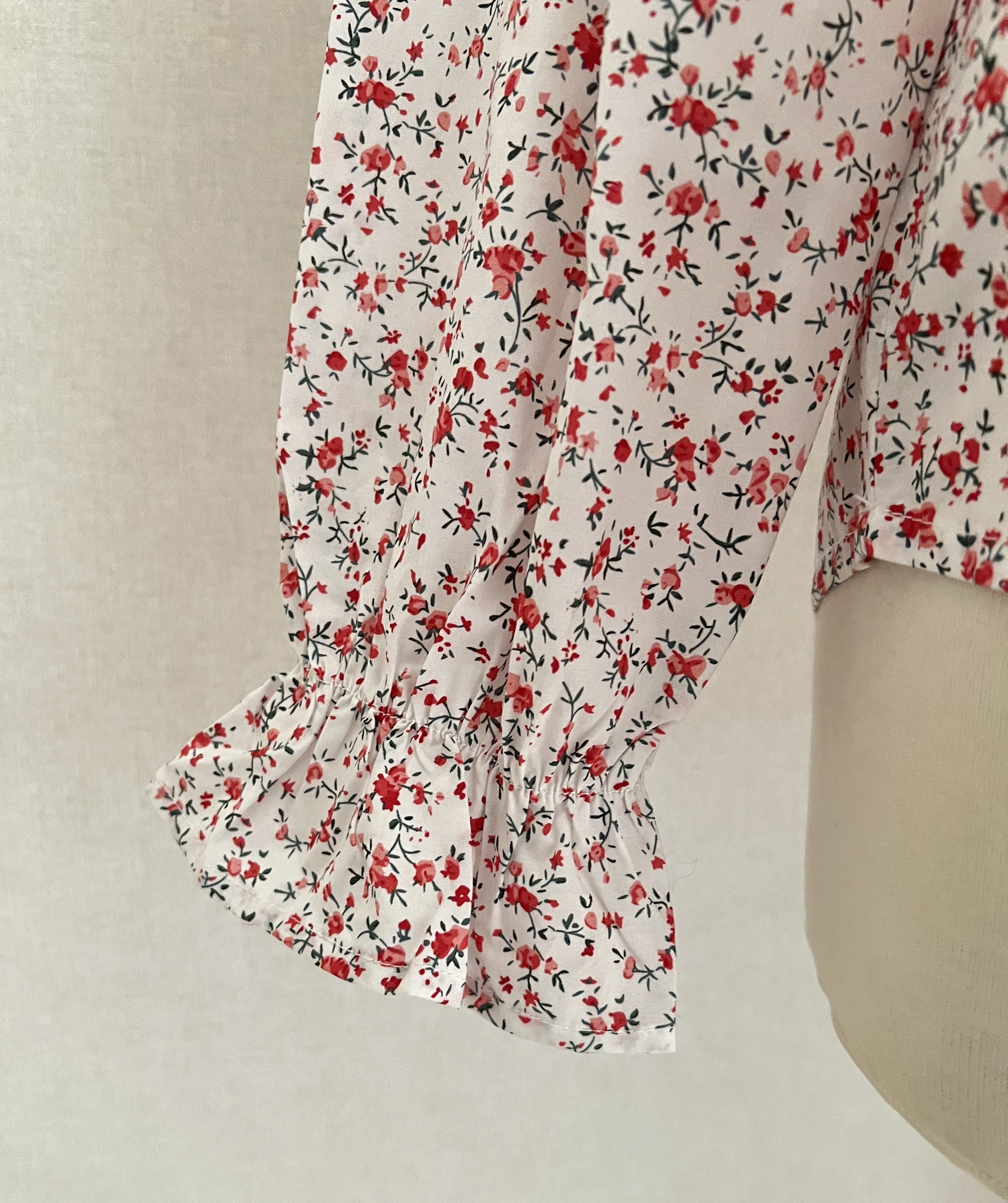 Blouse Elisa In April 1986 - détail poignets volantés - Coka Collection