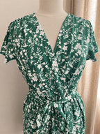 Robe Gina - détail décolleté croisé et ceinture à nouer | Coka Collection