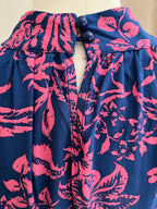 Robe Suzanne col montant froncé - détail encolure - Coka Collection