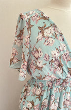 Robe Marion longue fluide imprimé floral vert - détail tissu - Coka Collection