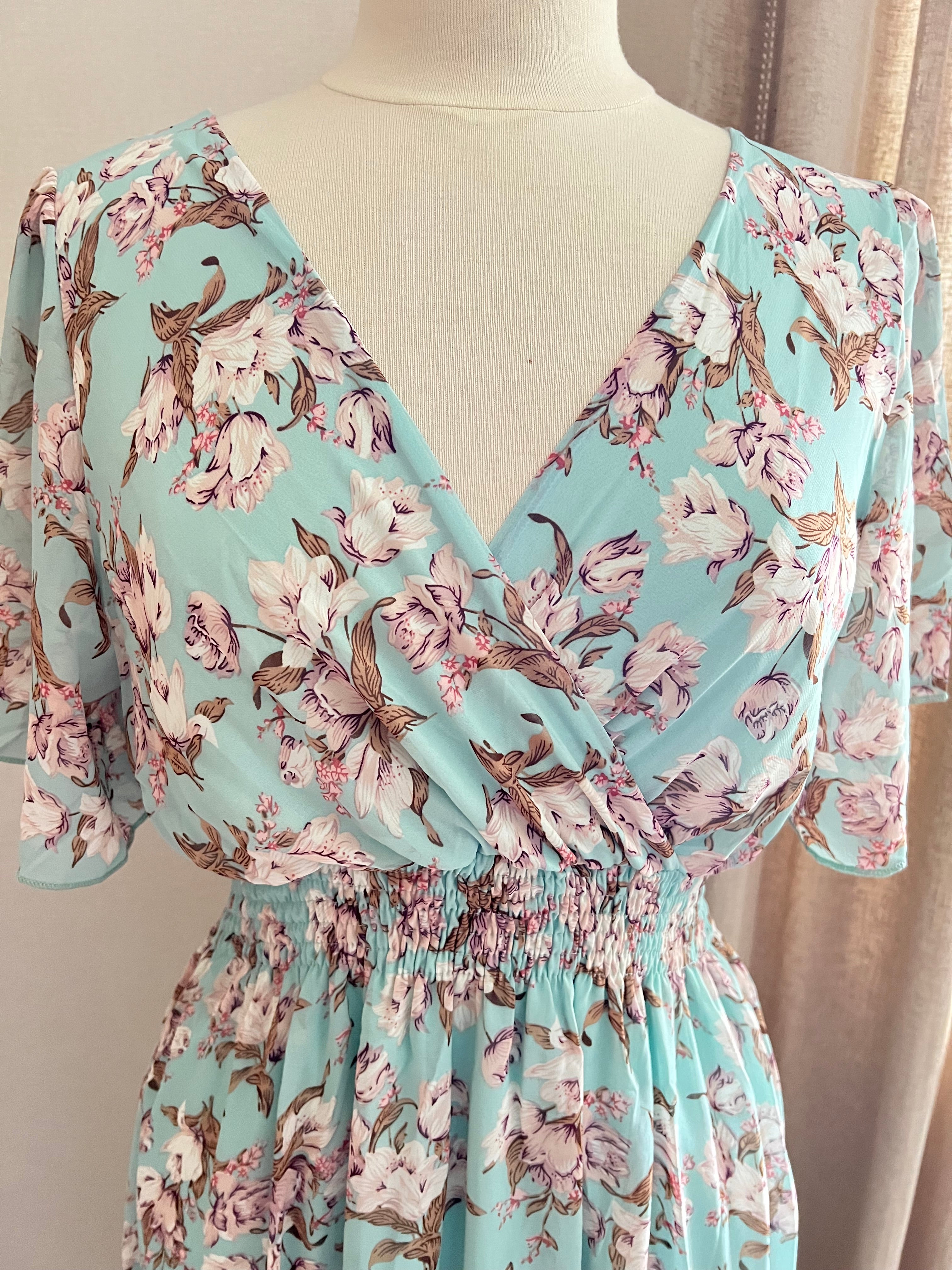Robe Marion verte décolleté croisé - détail encolure - Coka Collection