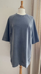 Robe Lisa grise oversize - vue de face - Coka Collection