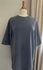 Robe Lisa grise oversize - vue de face - Coka Collection