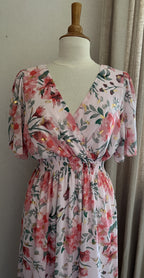 Robe Marion longue fleurie rose décolleté croisé - bohème chic | Coka Collection