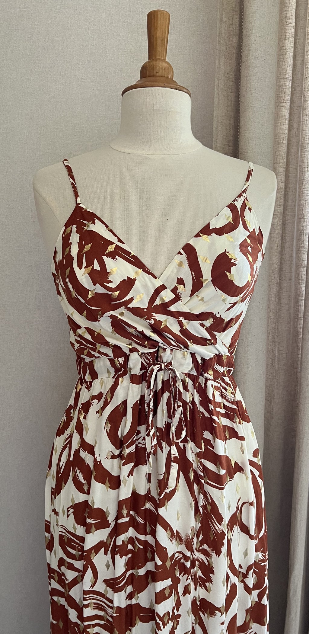 Robe Aline longue terracotta - détail encolure - Coka Collection
