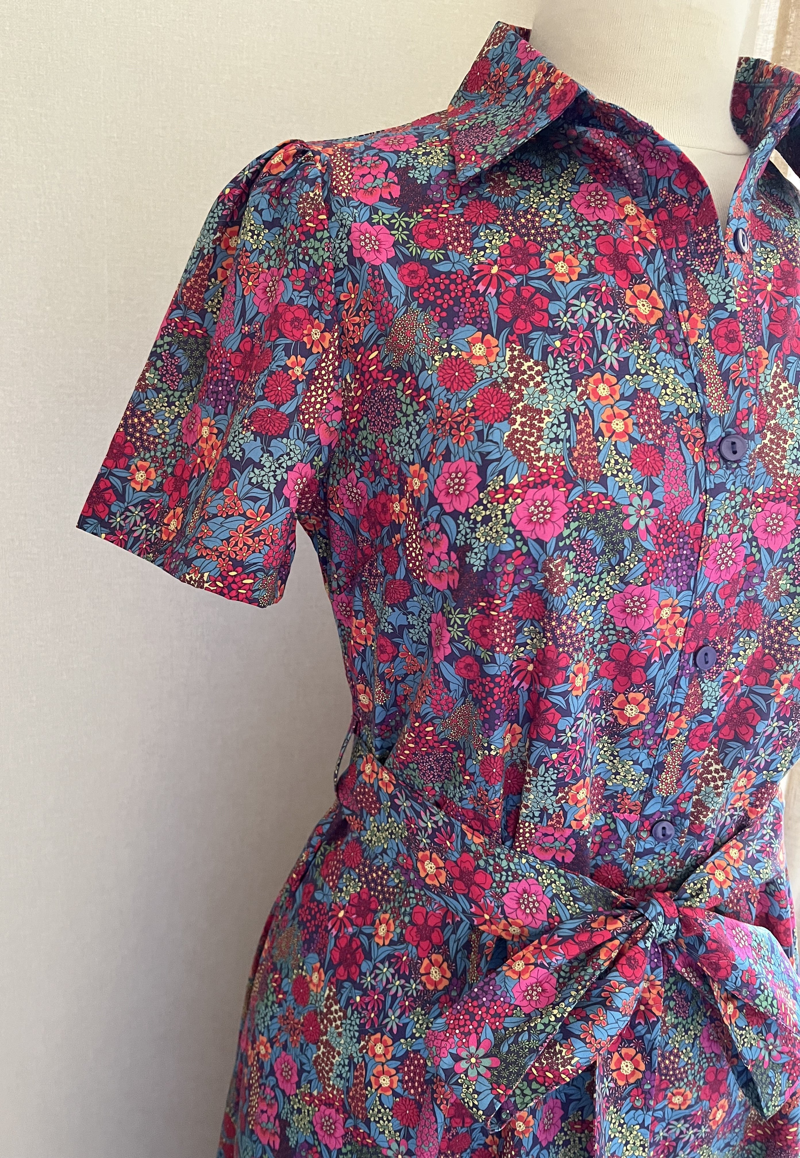 Robe Emilie fleurie In April 1986 - Détail imprimé floral | Coka Collection