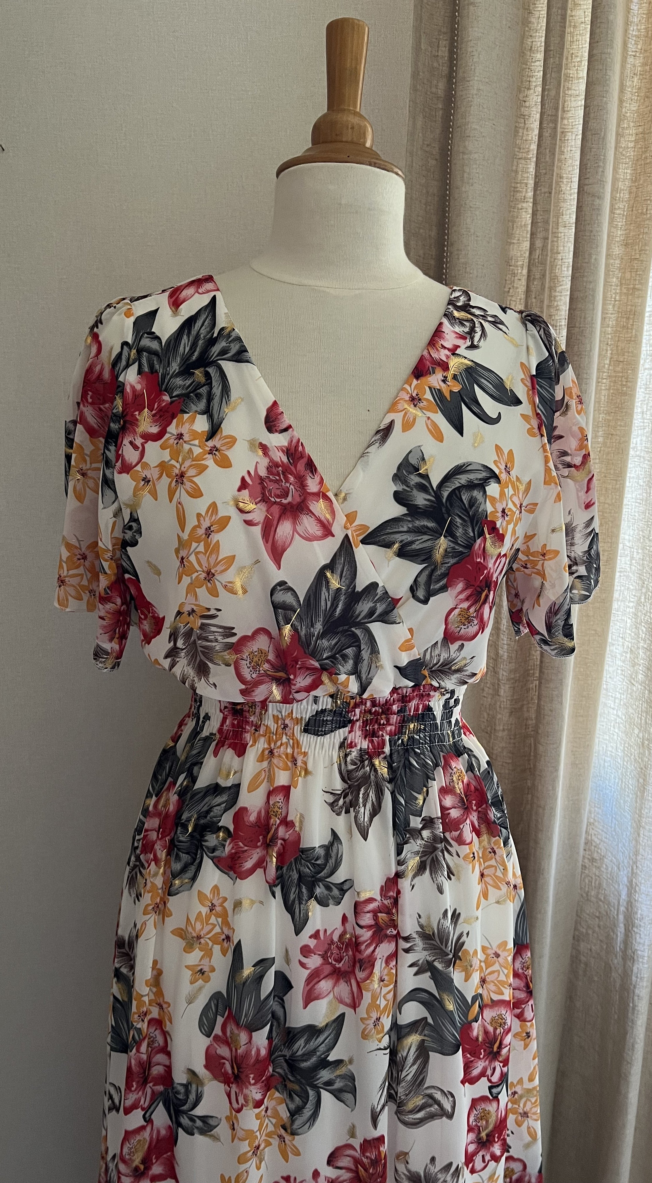 Robe Marion longue fleurie blanche - vue face - Coka Collection
