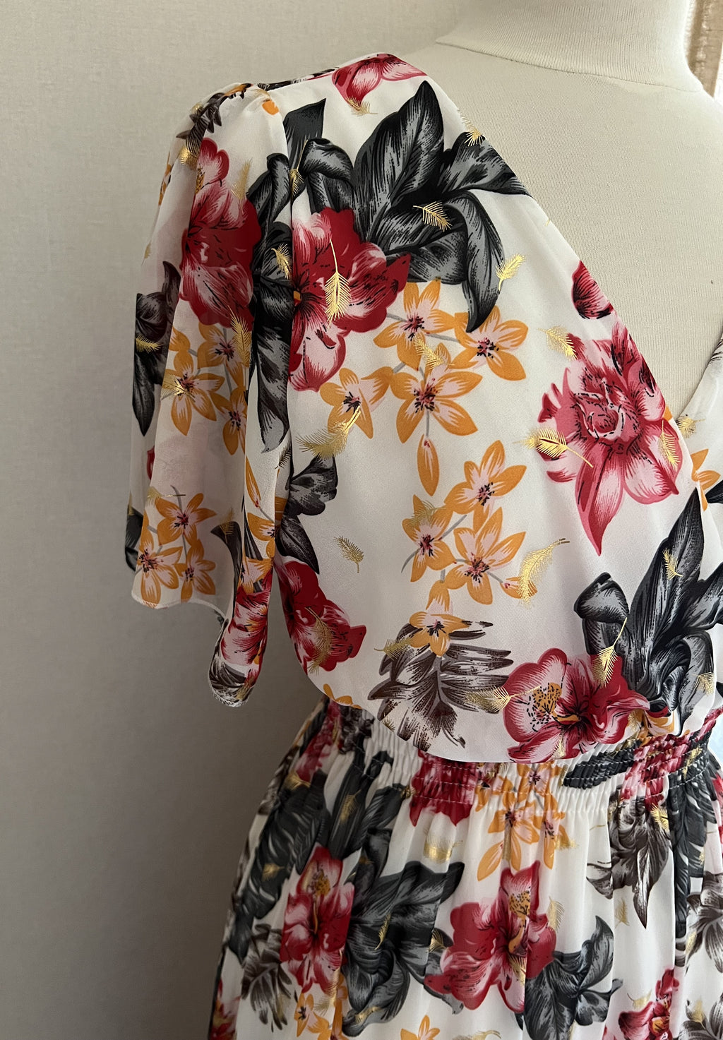 Robe Marion longue fleurie blanche - détail tissu - Coka Collection