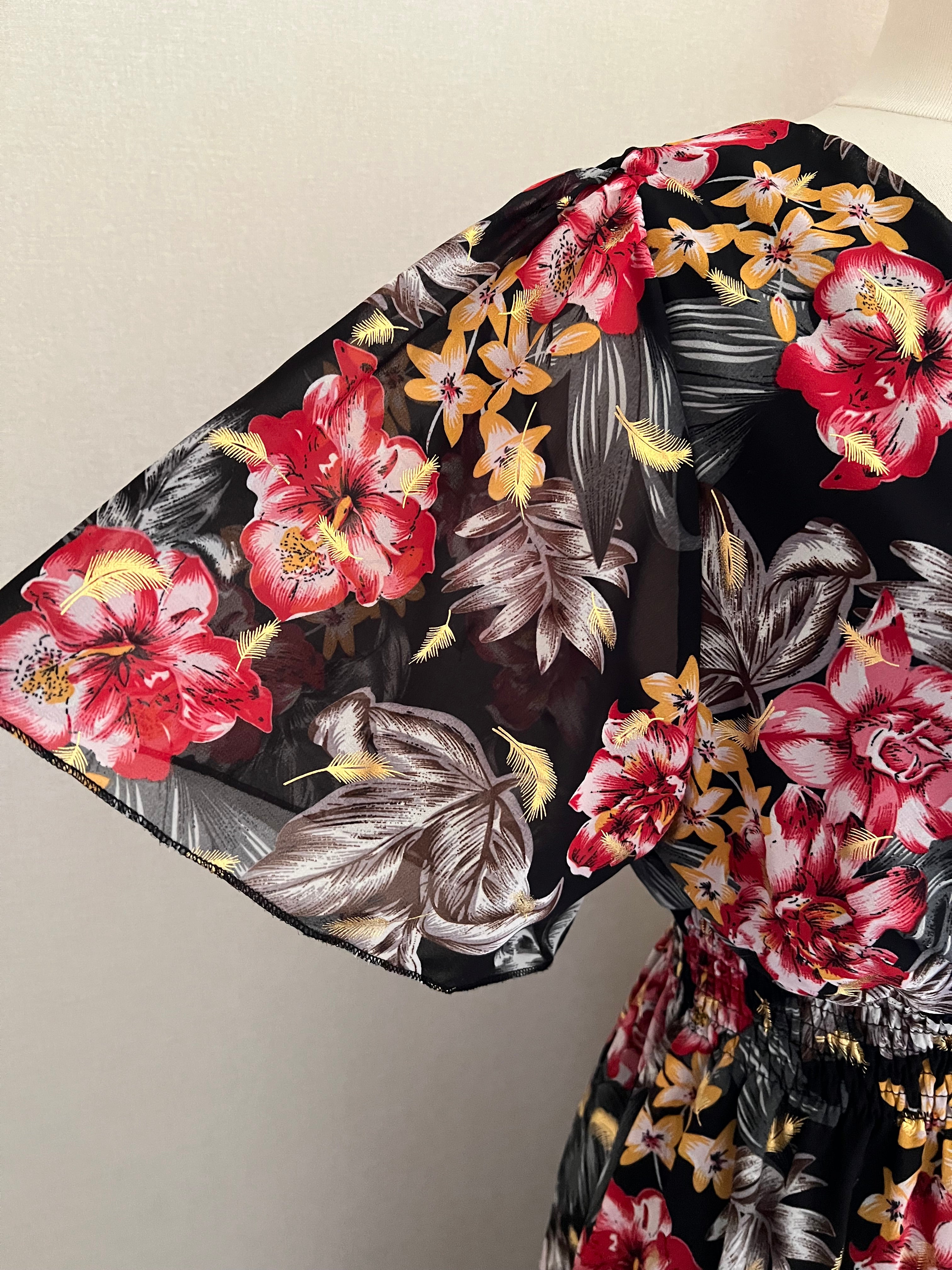 Robe Marion longue fleurie noire - détail manche - Coka Collection