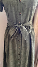 Robe Noa – détail ceinture à nouer à la taille - Coka Collection