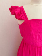 Robe Judith – détail rapproché des bretelles volantées et broderies | Coka Collection