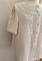 Blouse Mathilde – détail grand col travaillé effet crochet | Coka Collection