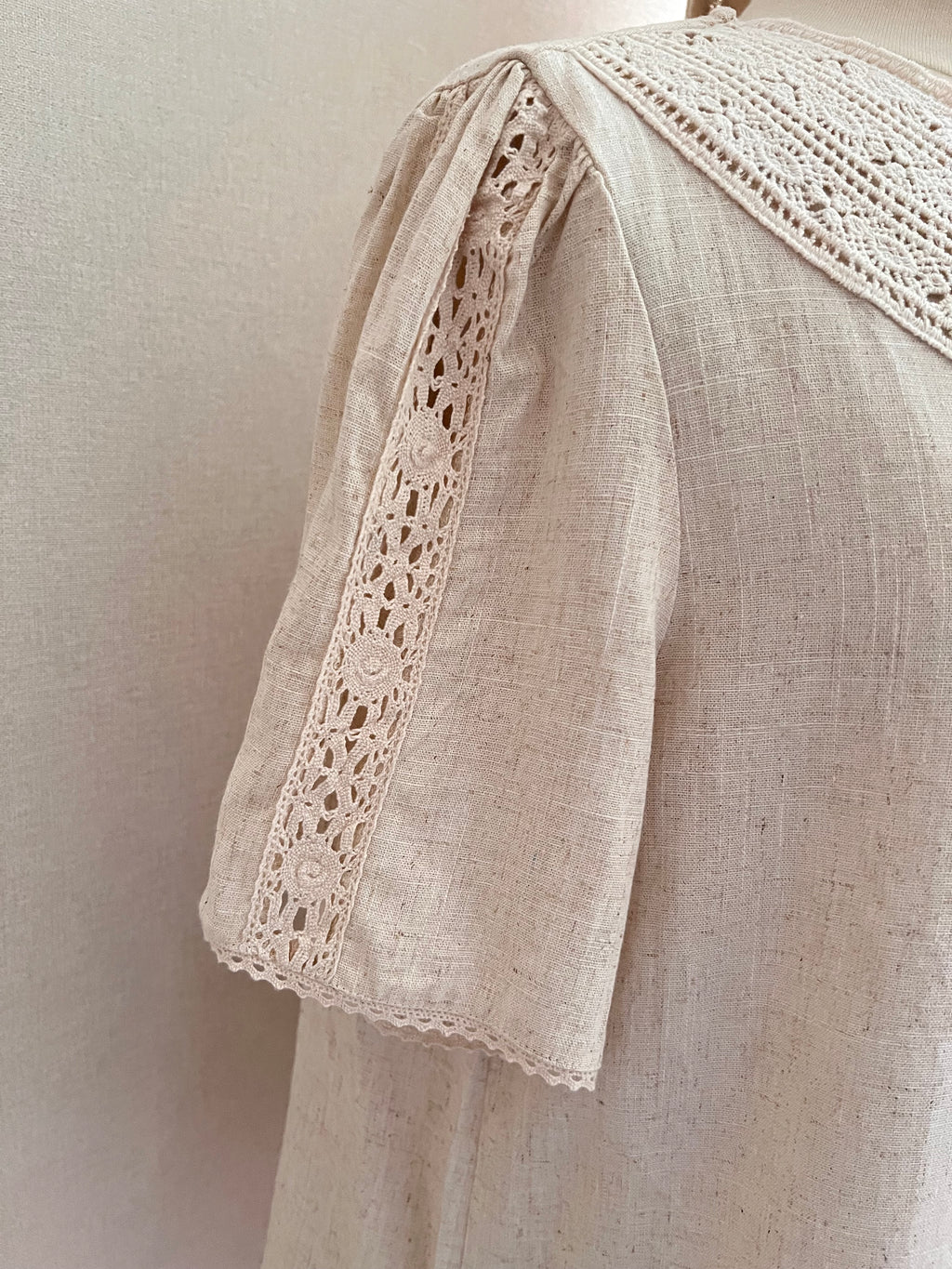 Blouse Mathilde – détail manches crochet | Coka Collection