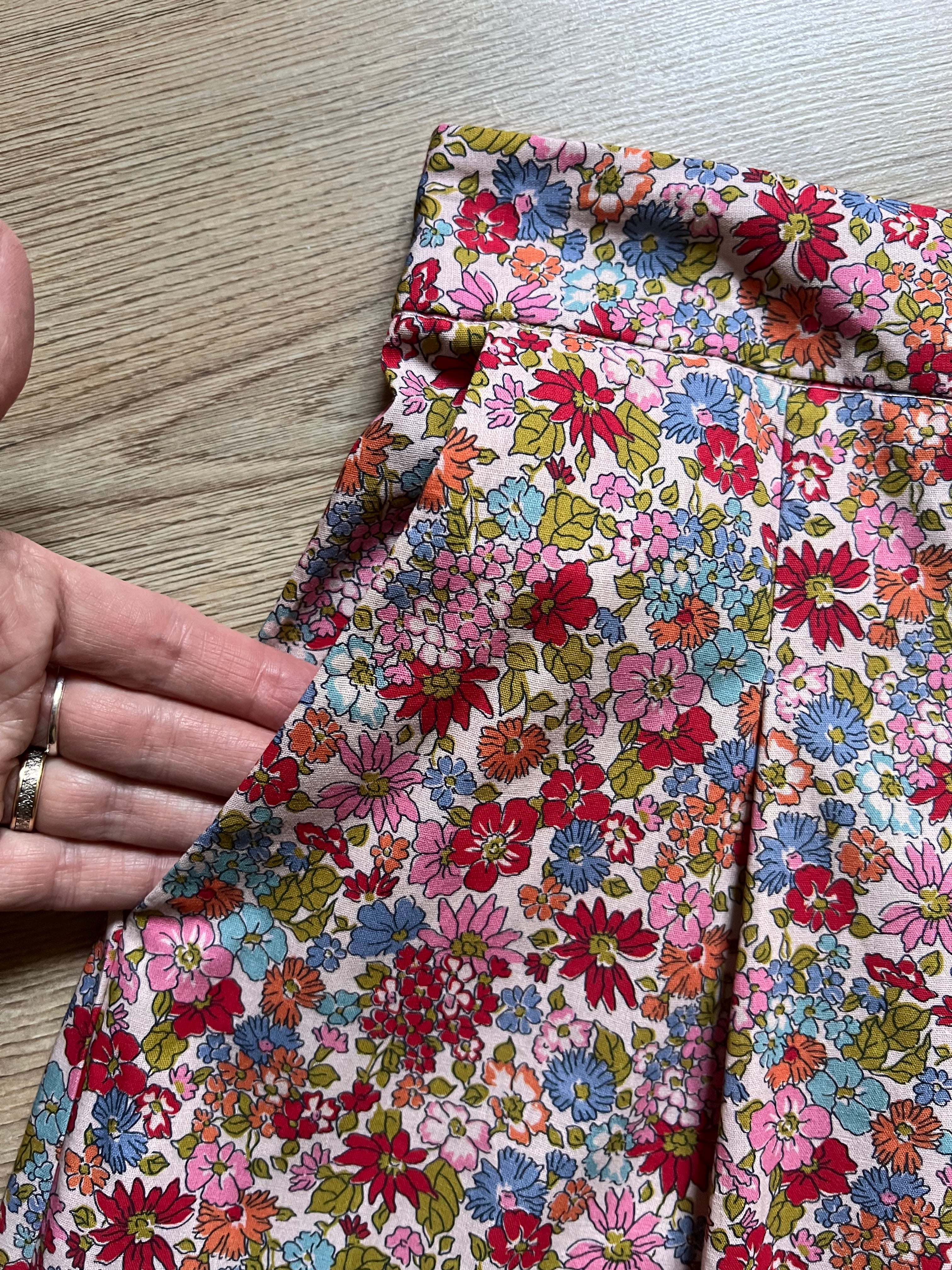 Short Félix fleuri Lili & Lala – détail poche et finitions | Coka Collection