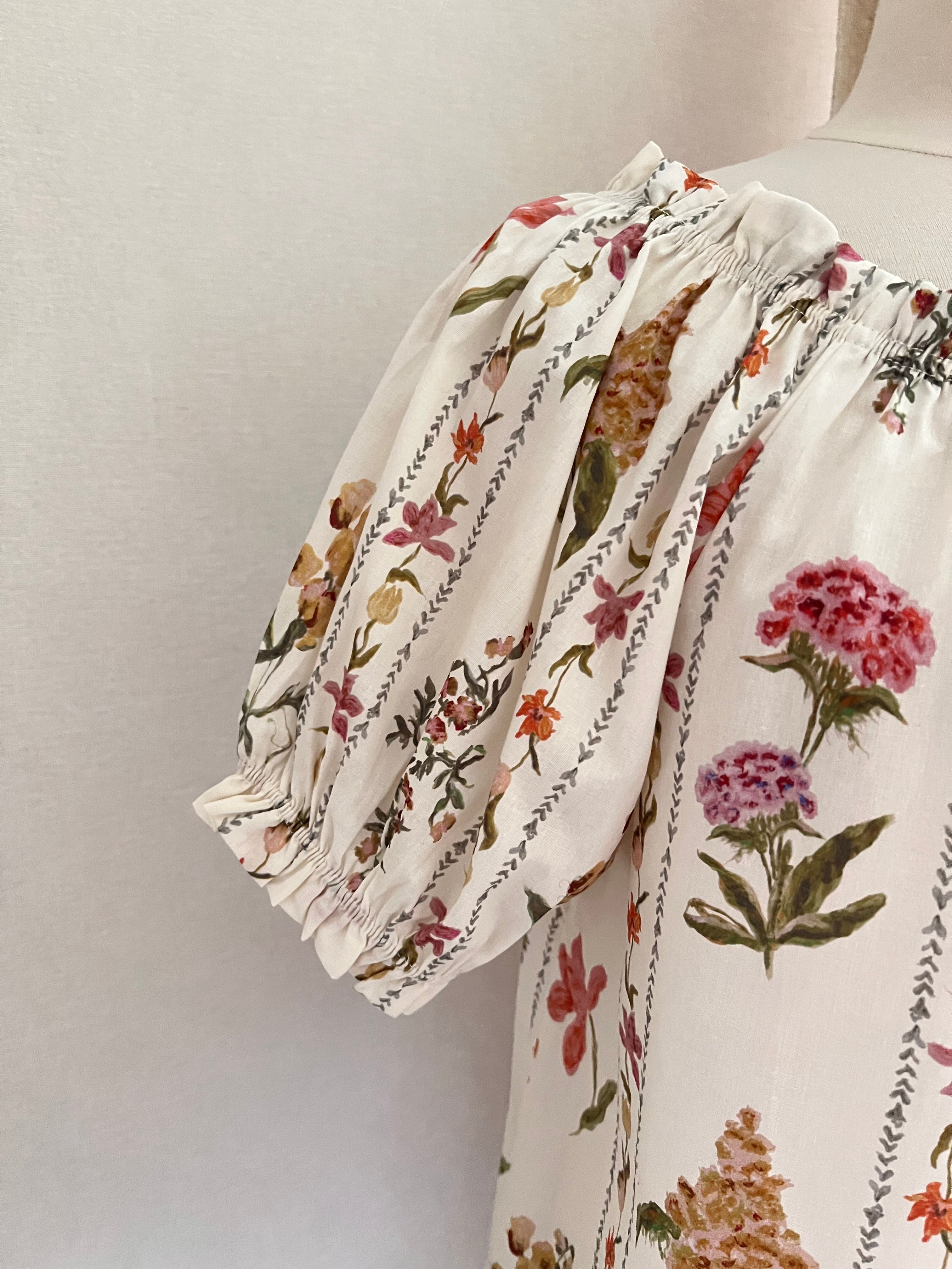 Blouse Sylvia fleurie Lili & Lala – détail manche courte bouffante | Coka Collection