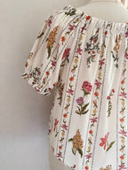 Blouse Sylvia fleurie Lili & Lala – vue de dos, manches courtes élastiquées| Coka Collection