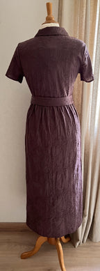 Robe Noa brodée marron chocolat – vue de dos, broderies ton sur ton | Coka Collection
