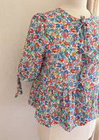 Blouse Carla fleurie à nœuds Lili & Lala – détail tissu fleuri liberty | Coka Collection
