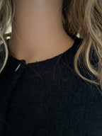 Gilet Gatien noir en mohair – détail du col côtelé et boutons en nacre | Coka Collection