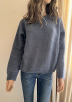 Pull Jules bleu denim en mohair – vue de face, encolure ronde | Coka Collection