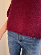 Pull Rémi bordeaux en mohair – détail de la maille douce et finition bord côte | Coka Collection