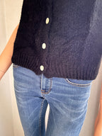 Gilet Gaston noir sans manches en mohair – détail finition bord côte | Coka Collection