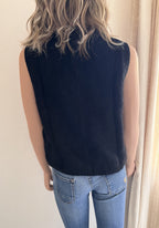 Gilet Gaston noir sans manches en mohair – vue de dos, coupe droite et souple | Coka Collection