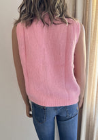 Gilet Gaston baby rose sans manches en mohair – vue de dos, coupe droite et souple | Coka Collection