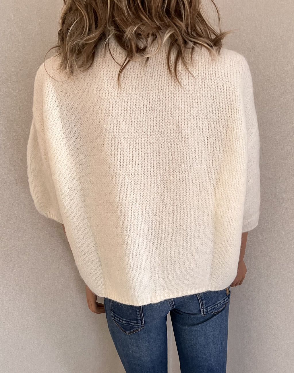 Pull Rémi écru en mohair – vue de dos, coupe souple et ample | Coka Collection