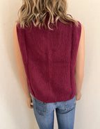 Gilet Gaston bordeaux sans manches en mohair – vue de dos, coupe droite et souple | Coka Collection