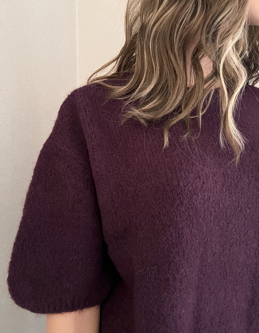 Pull Rémi prune en mohair – détail de la maille | Coka Collection