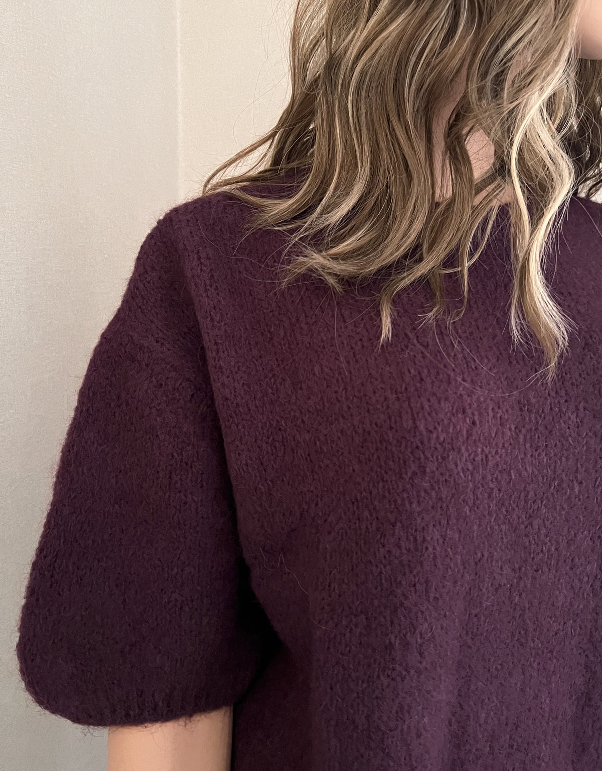 Pull Rémi prune en mohair – détail de la maille | Coka Collection