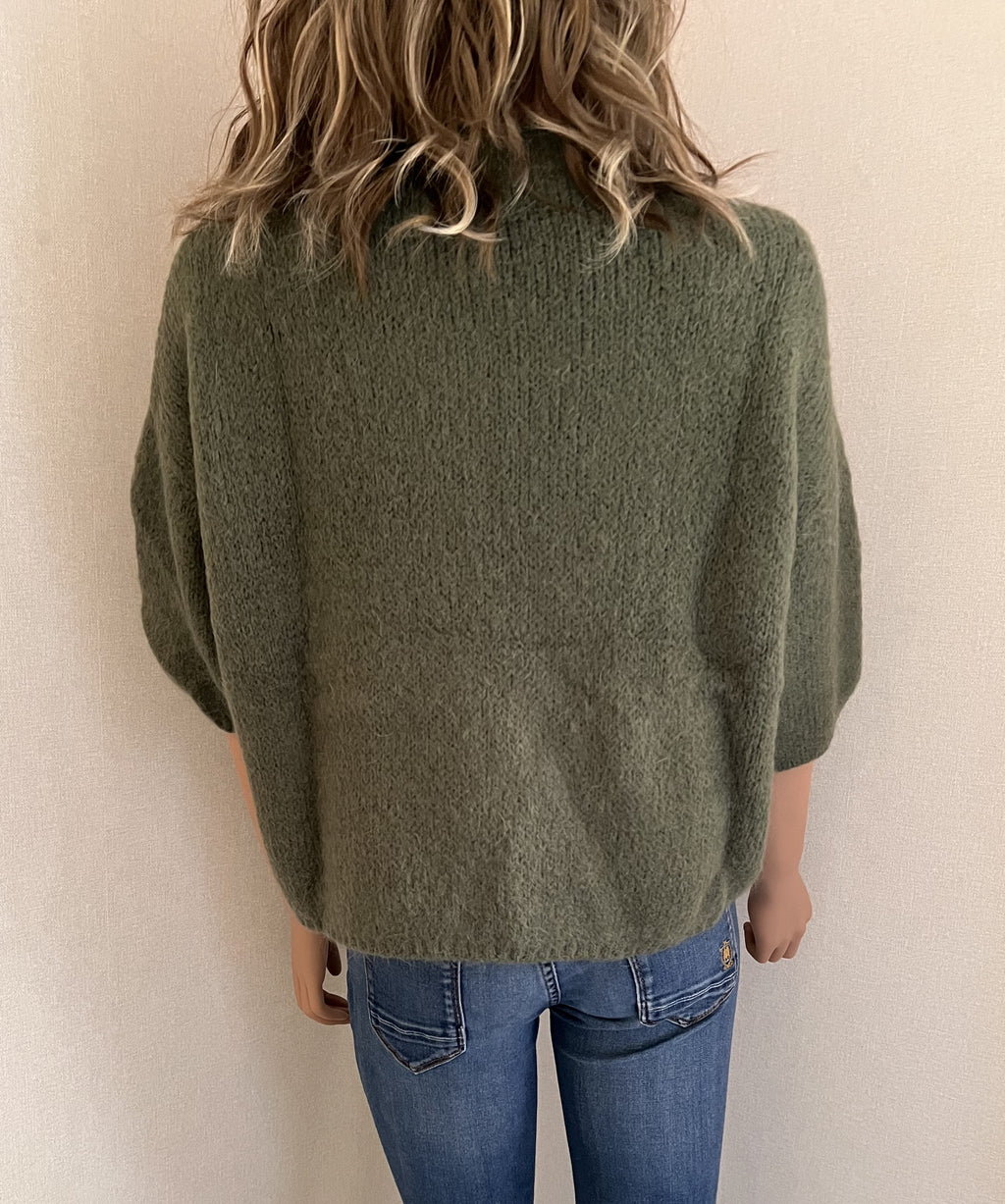 Pull Rémi kaki en mohair – vue de dos, coupe droite et souple | Coka Collection