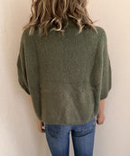 Pull Rémi kaki en mohair – vue de dos, coupe droite et souple | Coka Collection