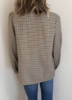 Chemise Mathilde carreaux brodés In April 1986 – vue de dos, coupe droite et bas arrondi | Coka Collection