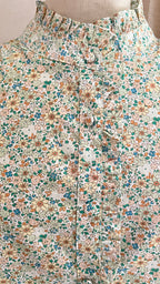 Blouse fleurie Season Céline - détail col volanté et boutons vert d'eau