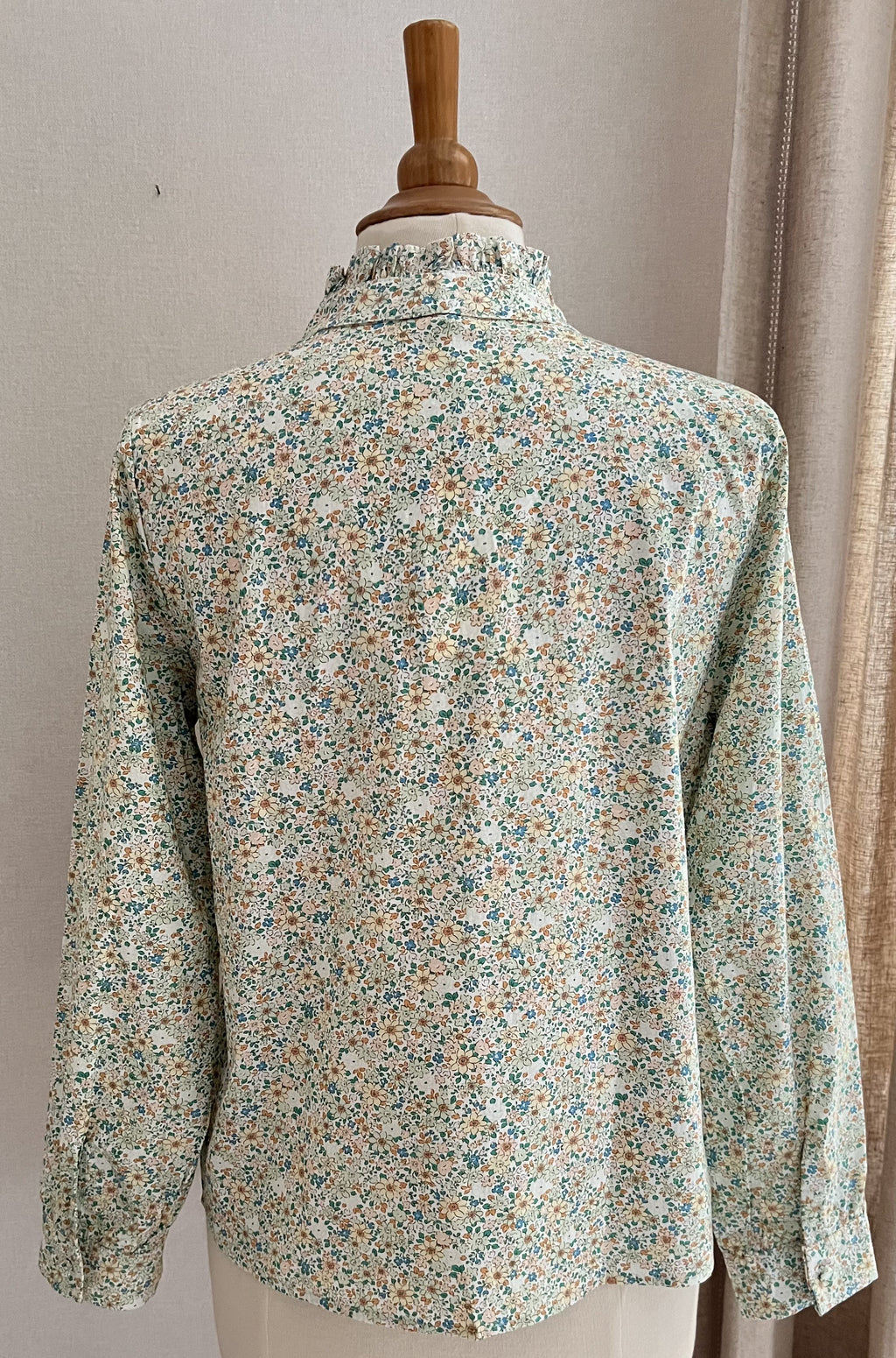 Vue arrière blouse Céline Season fleurie vert d'eau