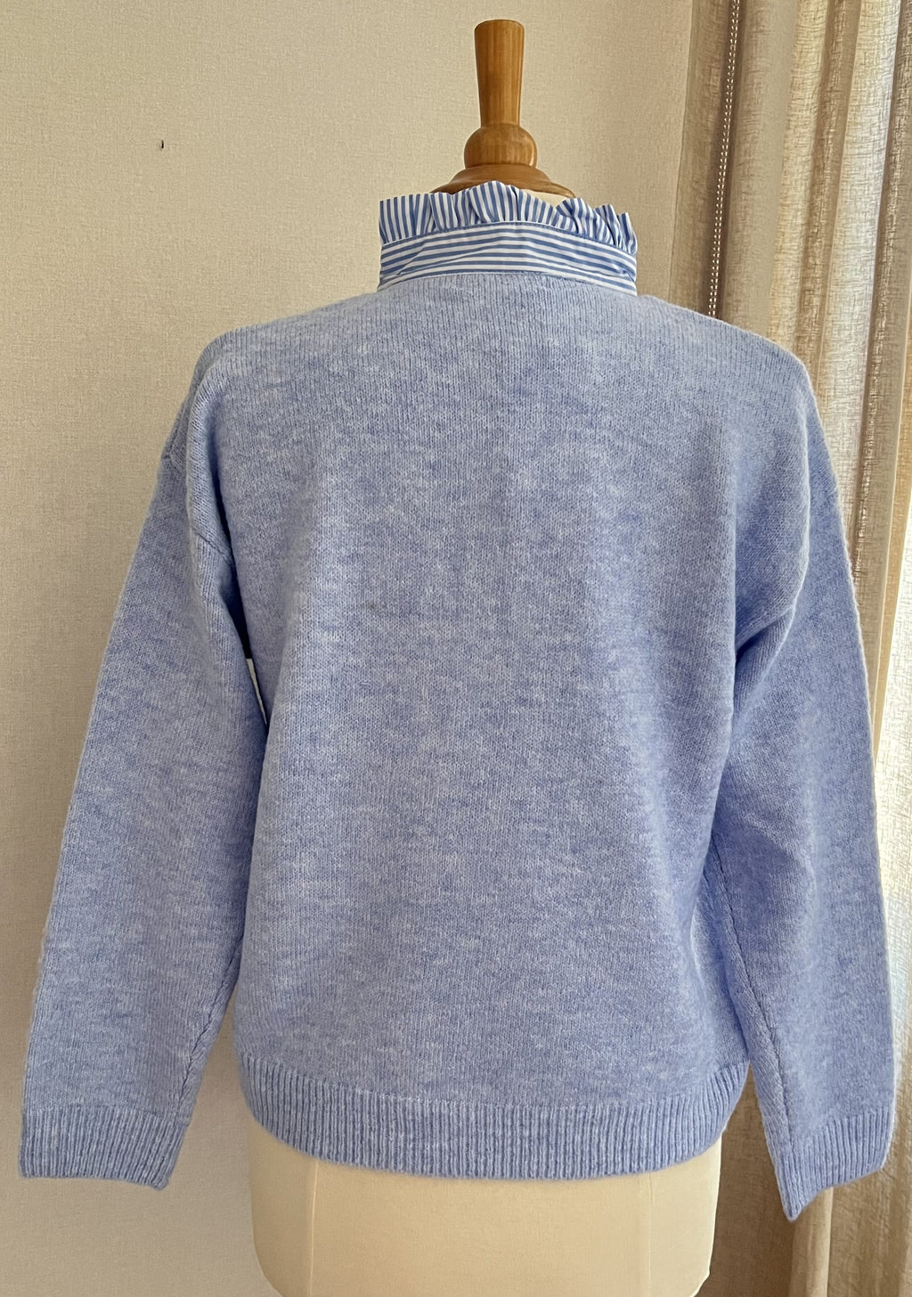 Pull Jeanne Kilky bleu ciel effet chemise - vue de dos
