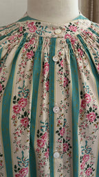 Blouse Claire col froncé rayée fleurie In April 1986 - détail col