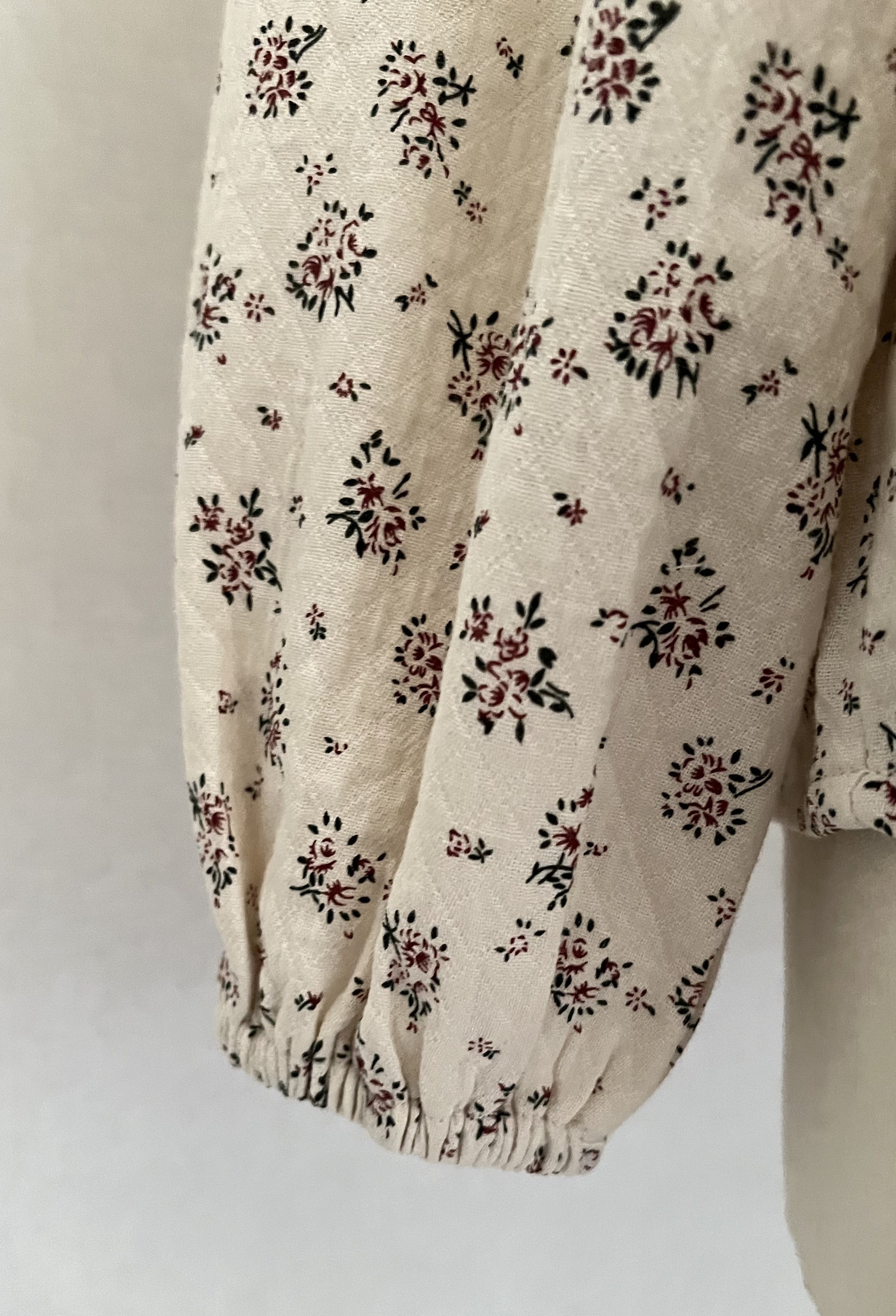 Blouse Lise Lili & Lala - détail manches poignets fleurie