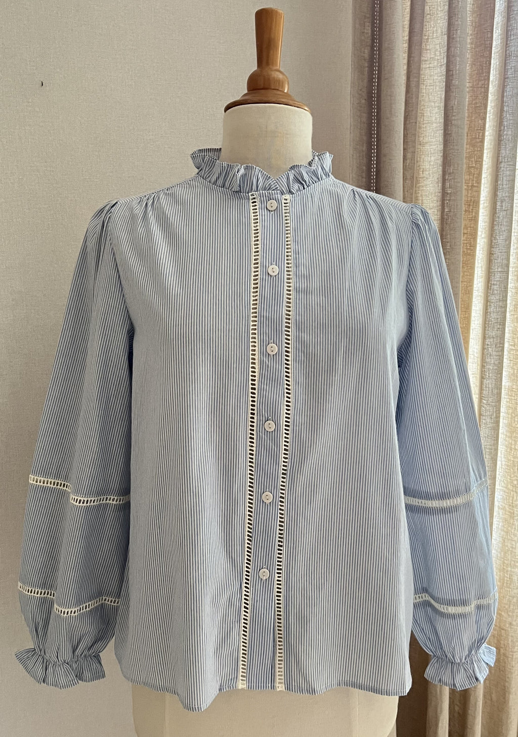 Blouse Clara rayée dentelle In April 1986 - vue de face - Coka Collection