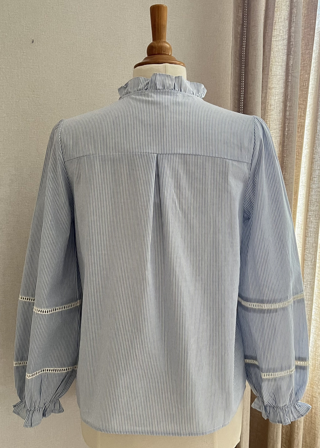 Blouse Clara rayée dentelle In April 1986 - vue de dos