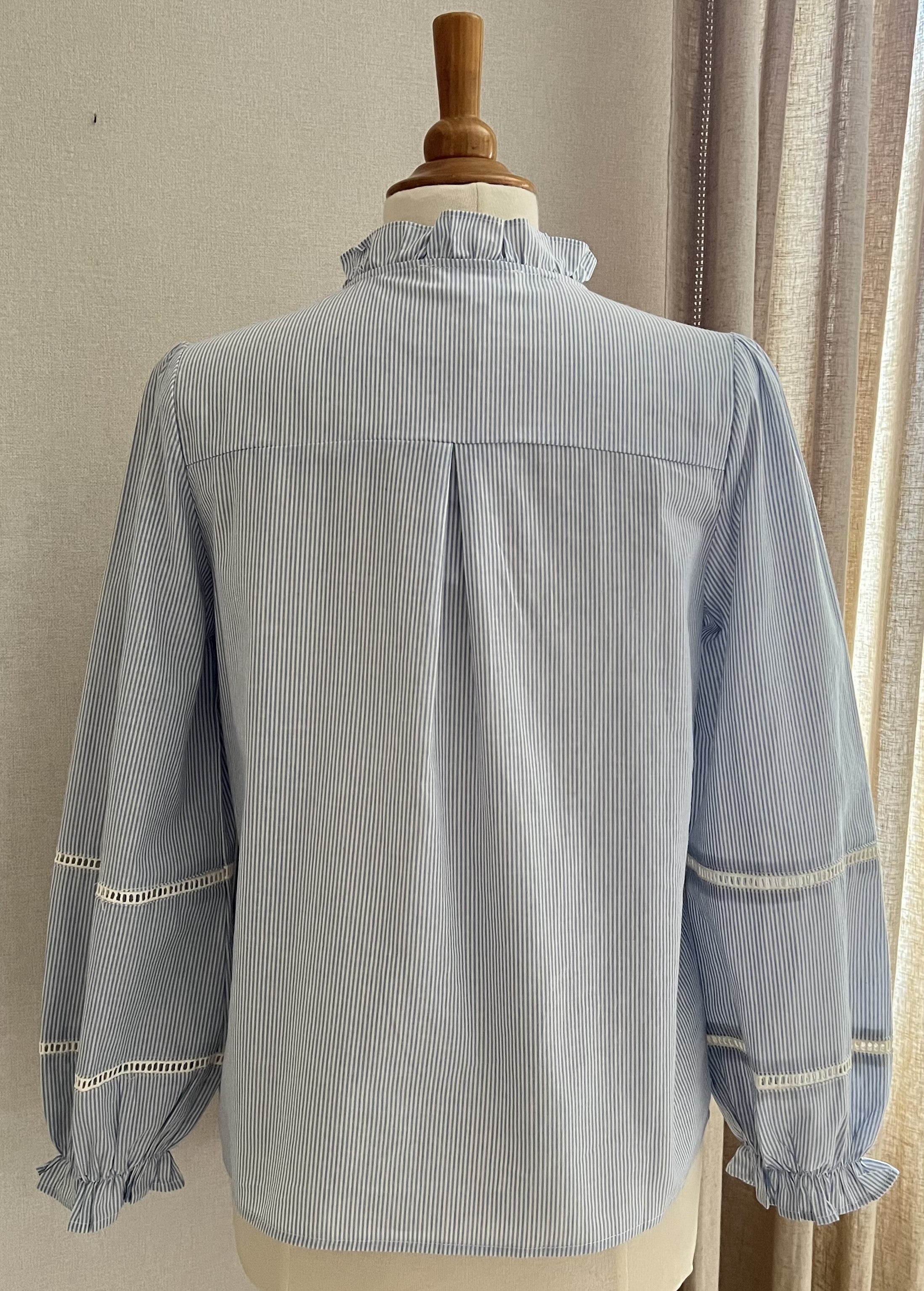 Blouse Clara rayée dentelle In April 1986 - vue de dos