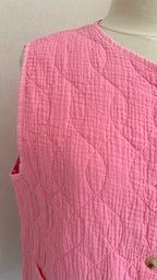 Détail tissu double gaze coton matelassé rose - Gilet Gabin Coka Collection