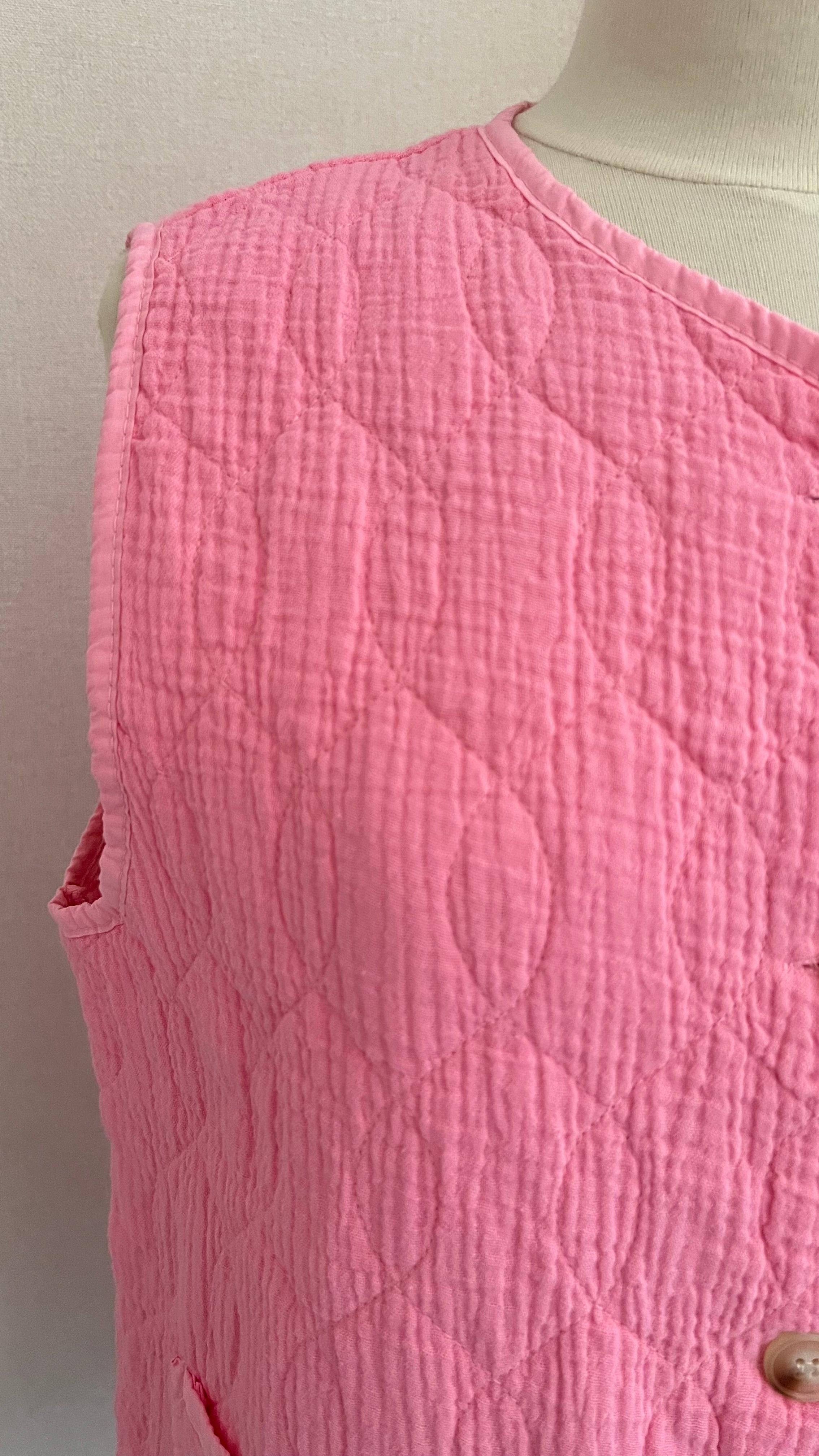 Détail tissu double gaze coton matelassé rose - Gilet Gabin Coka Collection