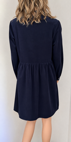 Robe Charlotte velours côtelé marine In April 1986 – vue de dos, découpe froncée à la taille et jupe légèrement évasée | Coka Collection